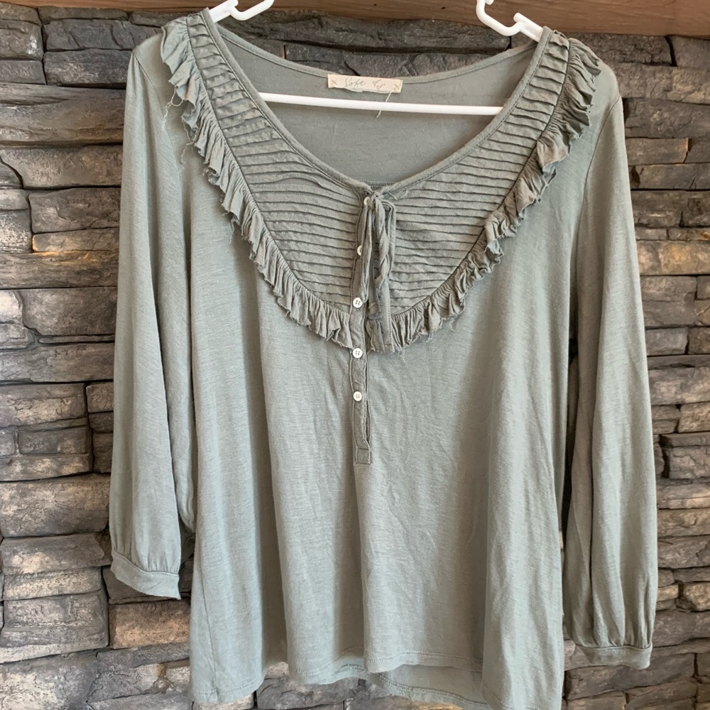 3/4 length sleeve, green cotton shirt.